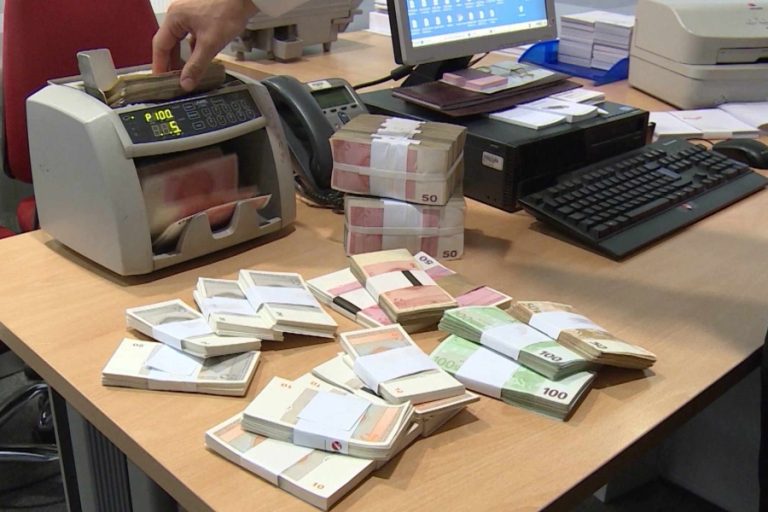 Bh. birokratija je protekle godine imala na raspolaganju 23,5 milijardi KM!