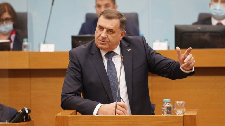 Žestoke reakcije opozicije na govor Dodika: Ušuti i spasi RS