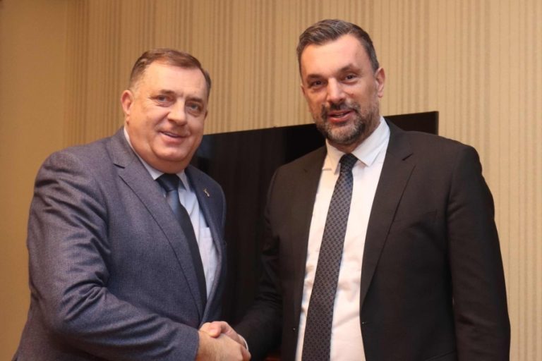 Prevareni drugi put: Opozicija iz RS-a je kolateralna šteta u svađi Trojke i SNSD-a!