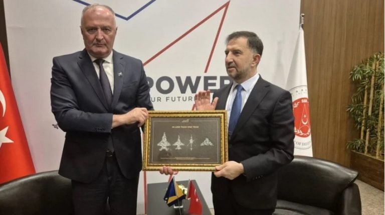 Ministar Zukan Helez se javio iz Turske: “U BiH stižu najsavremenija oklopna vozila i bespilotne letjelice”