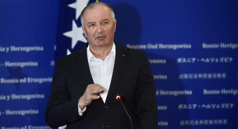 Helez putuje u SAD: Zbog nekih susreta u Washingtonu, Dodiku i ekipi “skočit će pritisak”