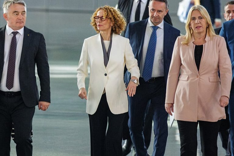 Cvijanović na sastanku u sjedištu NATO-a govorila o Schmidtu kako bi ga opet predstavila kao krivca za krizu