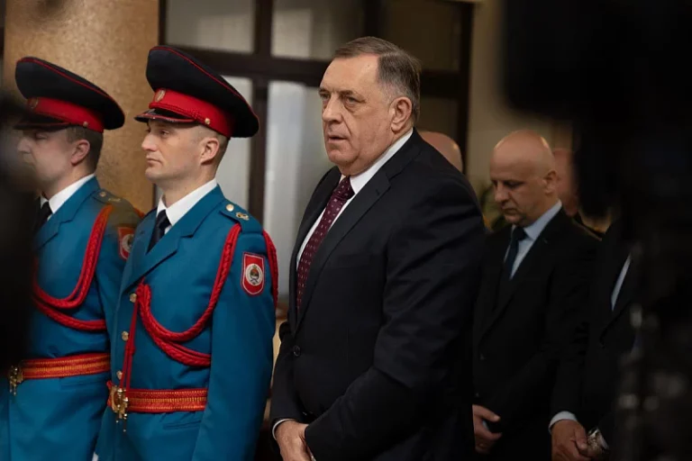 Dodik bi da je kao Le Pen i Janša, ali nema hrabrosti suočiti se s institucijama