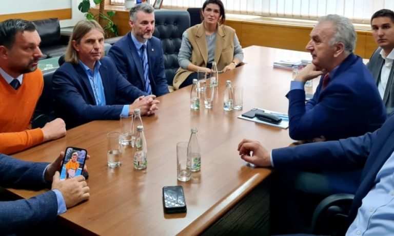 Opozicija iz RS-a će čekati “Trojku” do kraja mjeseca: “Ako ne bude tog sastanka dogovorenog do…”