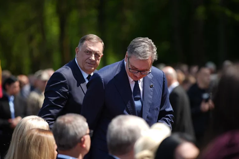 Vučić je u pravu, RS je napadnuta iznutra, najviše ekonomski, a napadač je Dodik