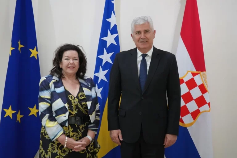Čović s izaslanicom V. Britanije: Poručio kako 2026. Hrvati moraju birati “legitimnog” predstavnika