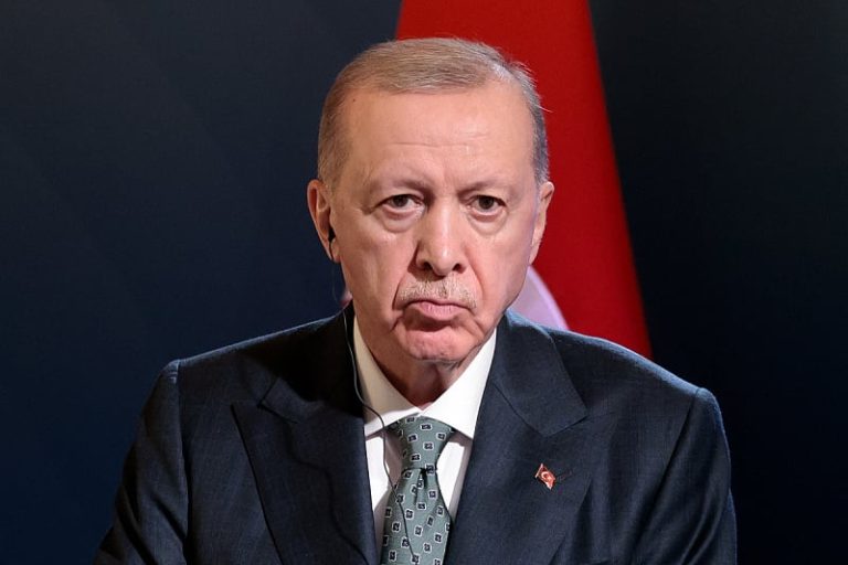 Oglasio se Recep Tayyip Erdogan: Turska je spremna da ugosti pregovore Rusije i Ukrajine