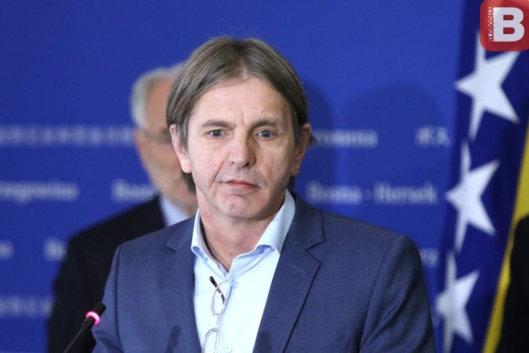 KOJOVIĆ UPIRE PRSTOM: “Dodik odlučio danas da građanima RS-a uzme milijardu maraka”