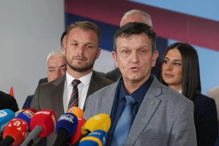 Srijeda je Dan D za opoziciju u RS-u: Sastanak na kojem će SDS birati između Stanivukovića i ličnog opstanka