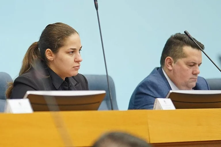 Anja Ljubojević imala tešku saobraćajnu nesreću, službeni automobil od 60.000 KM havarisan