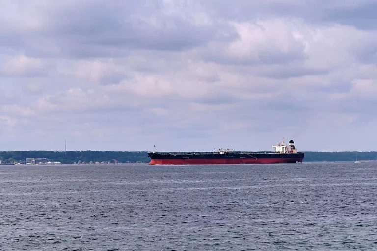 Britanska vojska izvela šestosatnu operaciju na moru i zaplijenila ruski tanker iz tajne flote