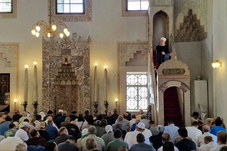 Reis Kavazović: Pamćenje Srebrenice je kula našeg opstanka, nemamo pravo na komfor zaborava