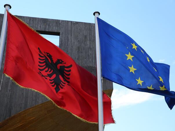 upozorenje-albancima-ulazak-u-eu-ugrozen-zbog-trumpovog-zeta-albanija-eu_6a45f6ff081f1