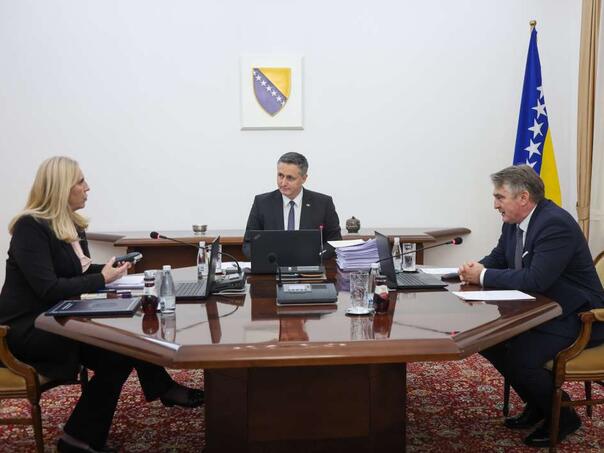 bih-odlucuje-o-novom-ambasadoru-sad-a-agreman-za-ronalda-johnsona-predsjednistvo-sjednica-fenyyy_6a79daf2ec32c