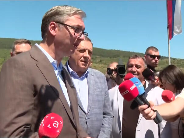neugodan-trenutak-za-dodika-vucic-ga-ispravljao-u-cipuljicu-dodo-vucic-bugojno-2_6a70a1179868c