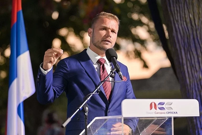 Stanivuković najavio odlazak na sahranu ratnog zločinca Mladića: “Kako veličanje? Neću se ni počešati za to”